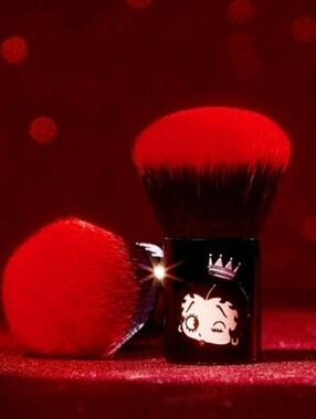Betty Boop Kabuki Brush FREE Fana Beauty Powder #03 - NEW